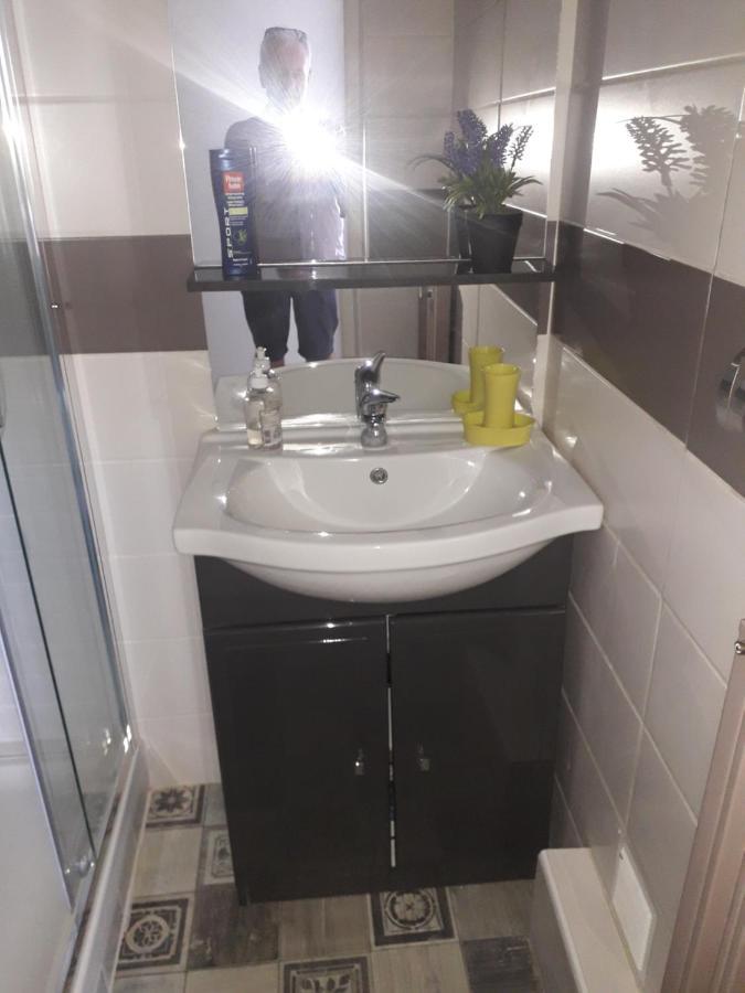 Residence D'Anjou - Grand Studio Avec Balcon Et Parking Privatif Perpignan Kültér fotó